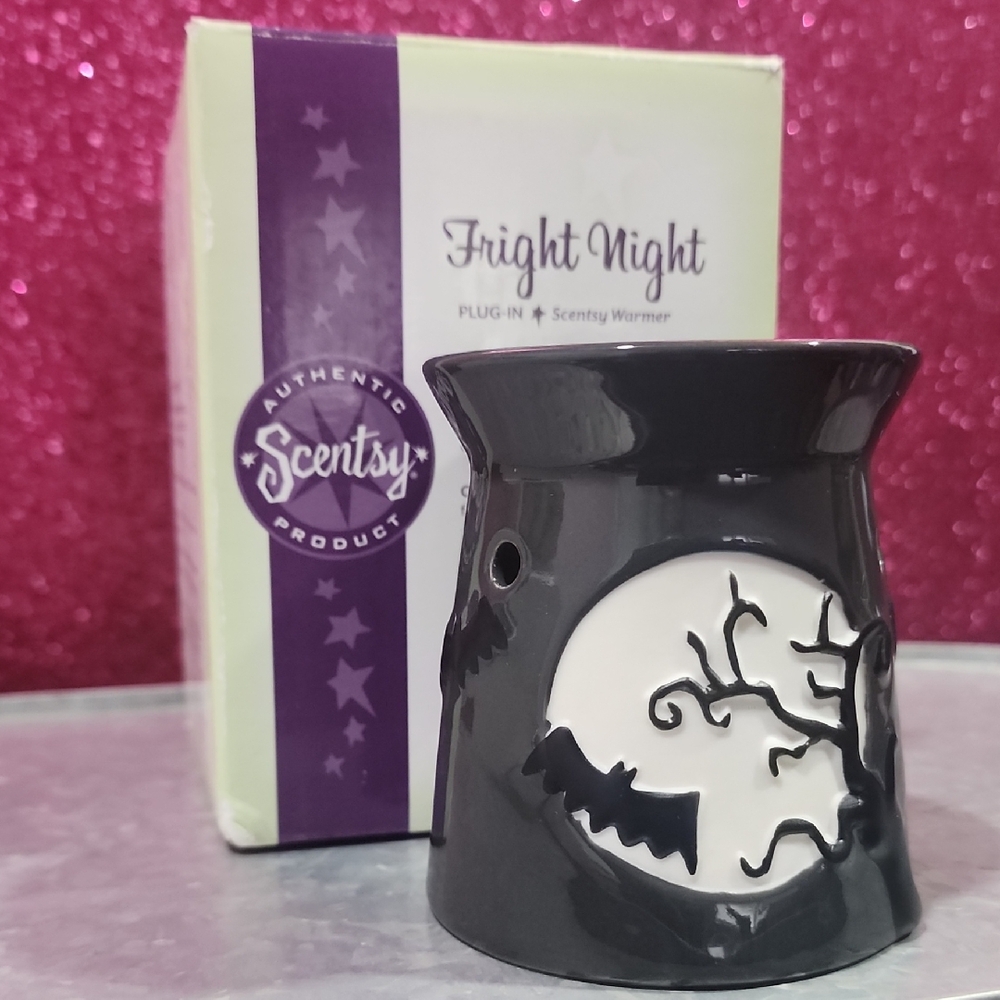 Scentsy Fright Night Plug-In Warmer - Black and White